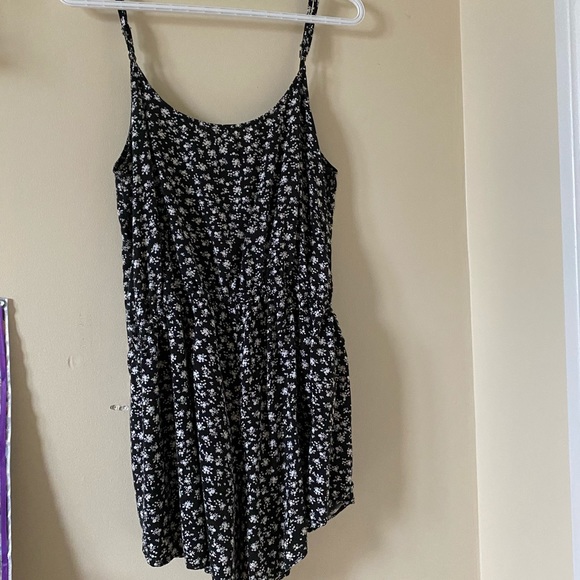 Floral printed romper(playsuit) - Picture 2 of 5